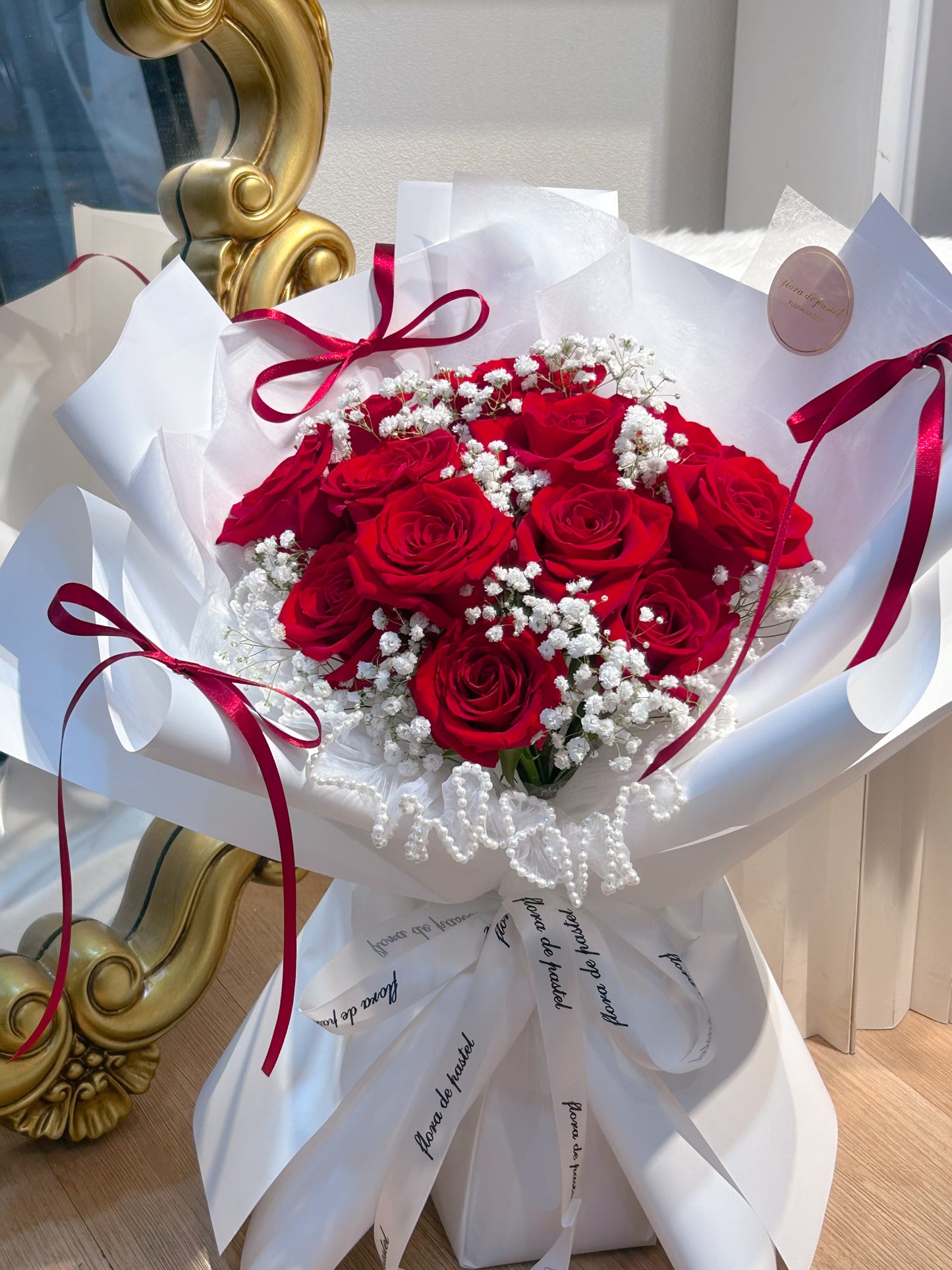 Ruby Embrace|12朵進口紅玫滿天星鮮花束