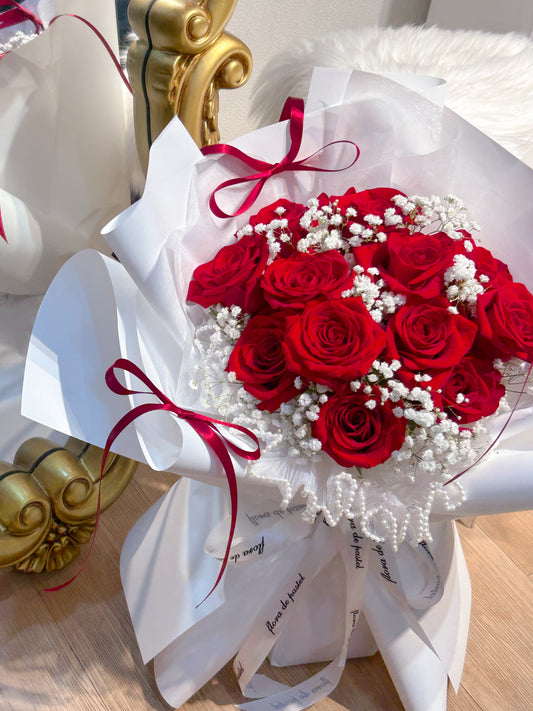 Ruby Embrace|12朵進口紅玫滿天星鮮花束