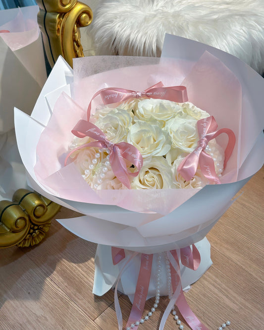 Silent Elegance|13朵厄瓜多白玫瑰鮮花束