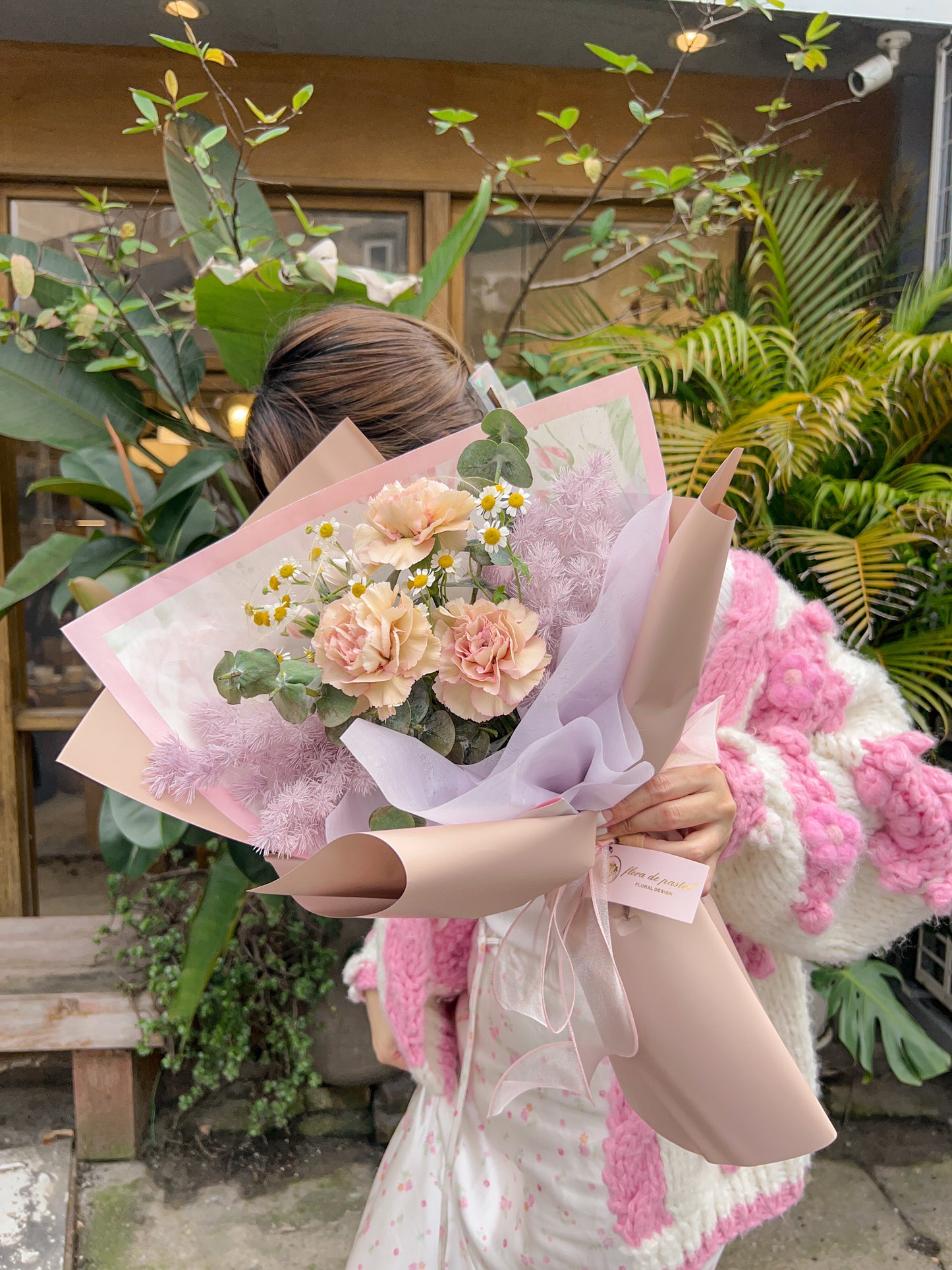 母親節花禮｜
愛要及時復古粉康乃馨小鮮花束