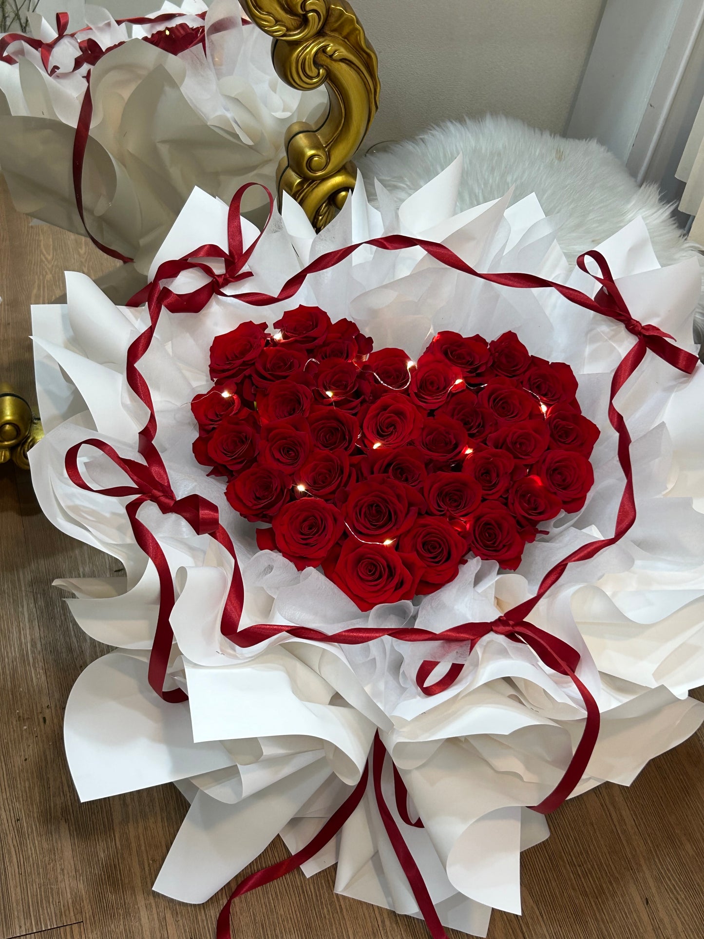 Red romance｜33朵進口紅玫瑰愛心鮮花束