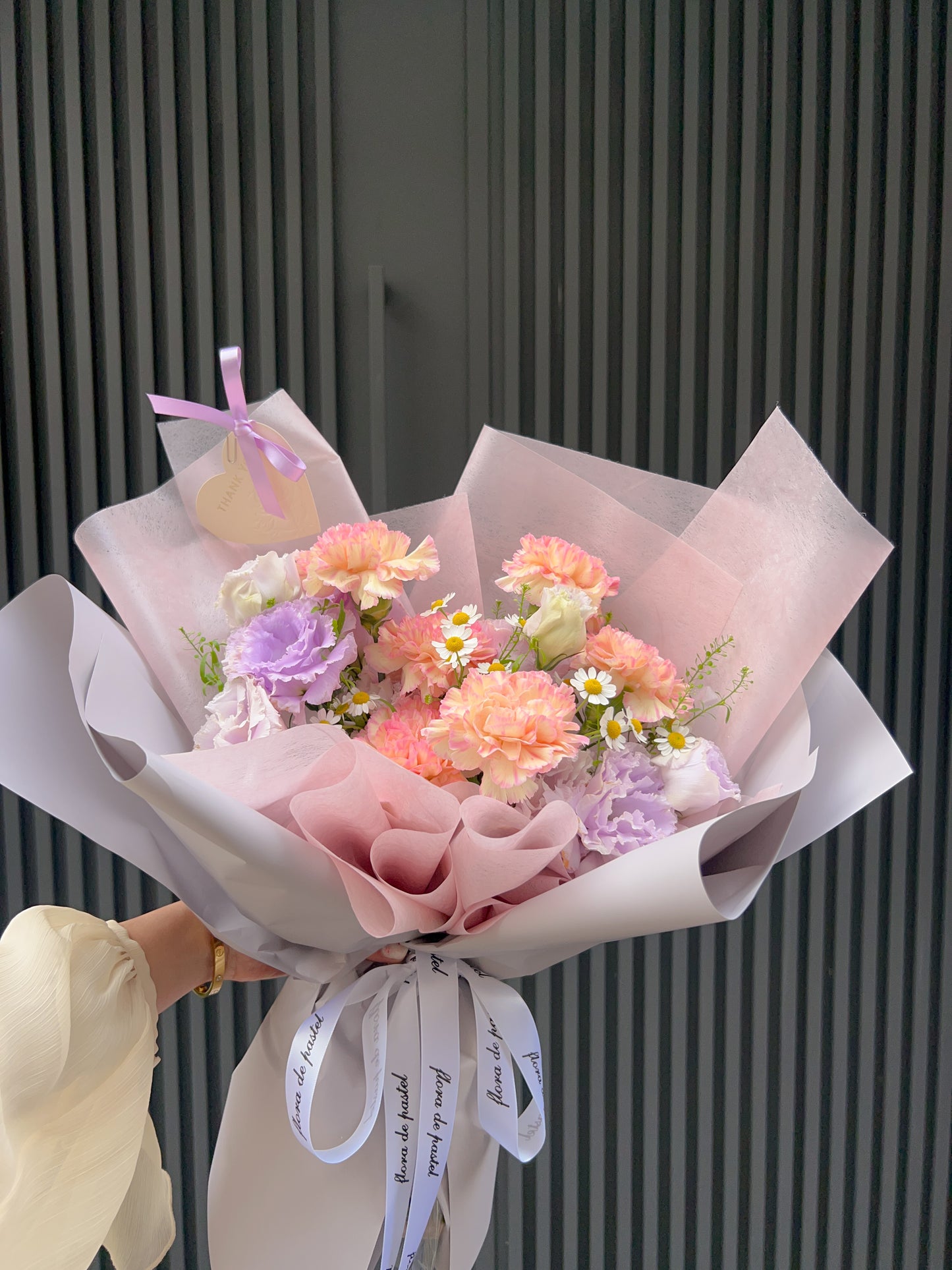 母親節花禮｜
「紫愛你」康乃馨中型鮮花束