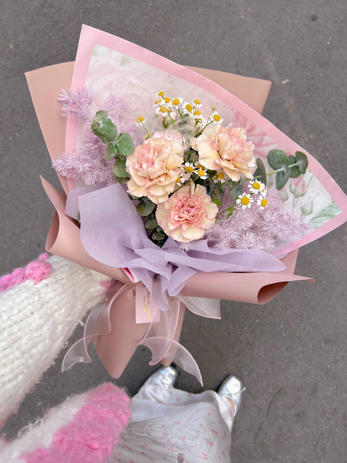 母親節花禮｜
愛要及時復古粉康乃馨小鮮花束