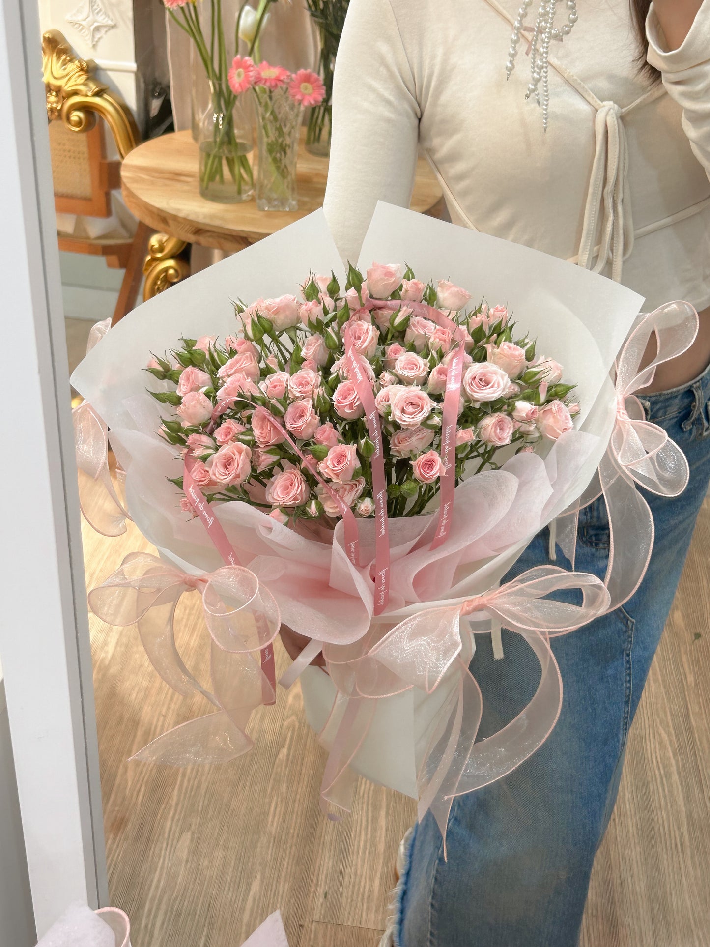 So cute ｜ 粉色多頭玫瑰蝴蝶結鮮花束