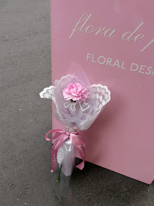 Wrapped in Grace｜單支美國大康乃馨鮮花束